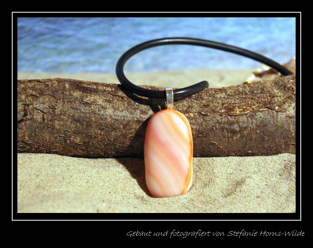 Fusingglas Anhänger, pastell orange-weiss gestreift
